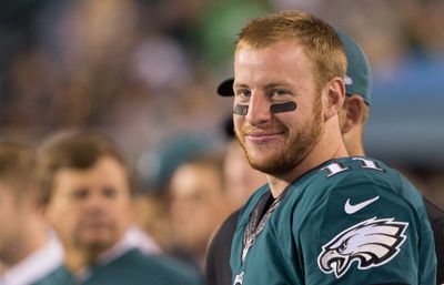 WATCH: Carson Wentz shows off funky hip stretch at Chiefs training camp