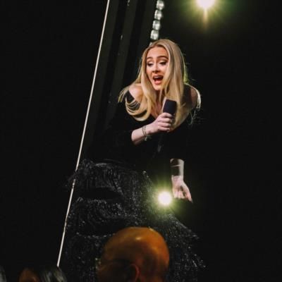 Adele's Mesmerizing Performance In Striking Black Outfit