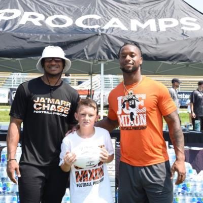 Joe Mixon And Ja’Marr Chase Bring Smiles To Young Fan