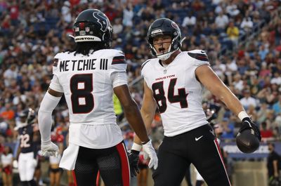 Texans TE Teagan Quitoriano carted off in Hall of Fame Game