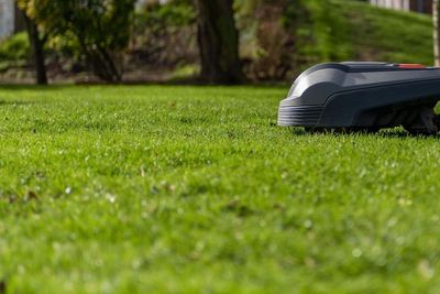 What are robotic lawnmowers and how do they work?