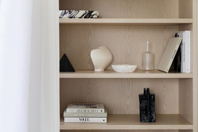 Minimalist Bookshelf Styling — 5 Simple Rules for Shelves That Are Pared-Back, Not Under-dressed