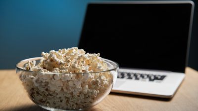 How to connect a MacBook to a TV