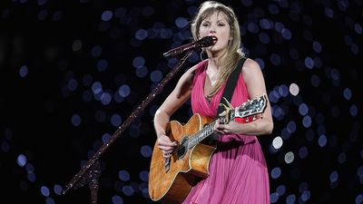 “OK, so, wanna hear a boring story? I have a wireless ear pack...”: Taylor Swift explains the perils of having both wireless in-ear and guitar packs attached to your clothing