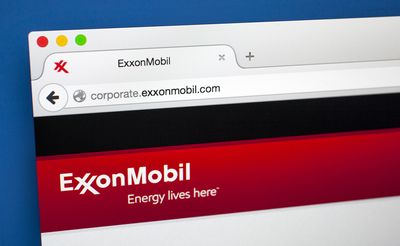 Are Wall Street Analysts Predicting Exxon Mobil Stock Will Climb or Sink?