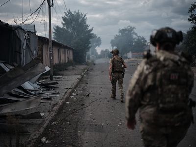 Putin’s troops advance on key city as Ukraine’s forces seek to push them back