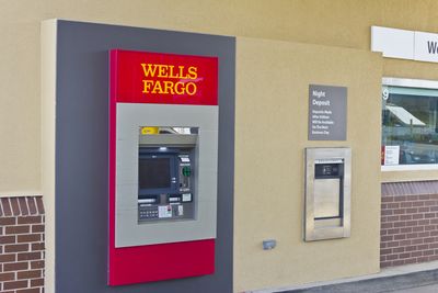 Do Wall Street Analysts Like Wells Fargo Stock?