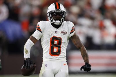 Browns WR Elijah Moore leaves practice with possible concussion