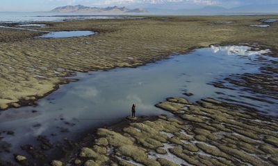 Utah’s Great Salt Lake rings climate alarm bells over release of 4.1m tons of carbon dioxide