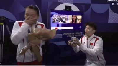 Chinese Olympic Badminton Player Gets Engaged After Winning Gold Medal in Paris