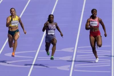 U.S. Mixed 4X400m Relay Team Sets World Record In Paris