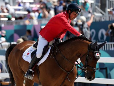 Olympic equestrian takes adorable selfie with horse after bronze medal win