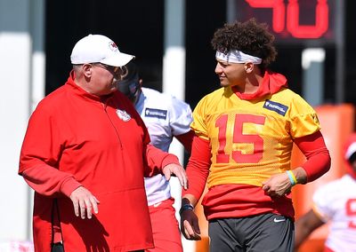 WATCH: Patrick Mahomes throws while blindfolded, dizzy at training camp