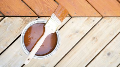 How to paint wood floors – get a lasting shine in 5 easy steps