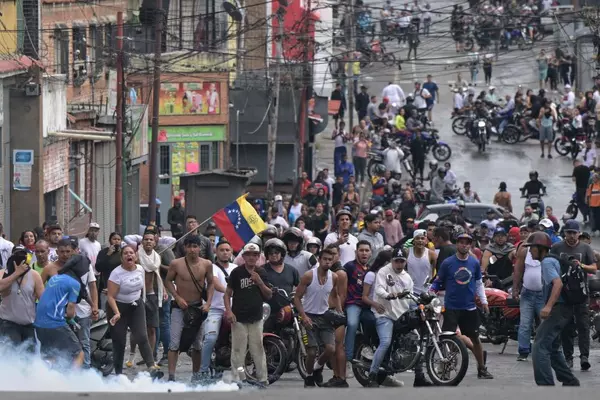‘Maduro has lost the streets’: in Venezuela’s barrios, former loyal voters risk all in protests