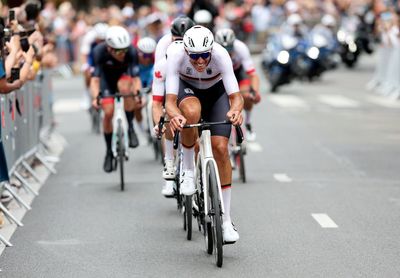 From ‘Amélie’ to the Olympics - Nils Politt uses famous Paris café during Road Race for emergency toilet break