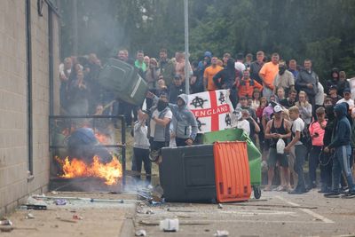 Starmer issues guarantee far-right thugs will regret mob violence after they besiege asylum seeker hotels