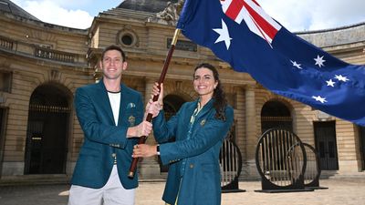 With the pressure off, Fox turns Australian cheerleader