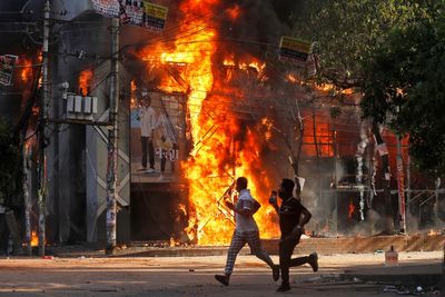 Anti-government protesters in Bangladesh plan to march to capital after a weekend of deadly clashes