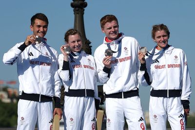 Bronze for Great Britain in thrilling finish to mixed relay triathlon