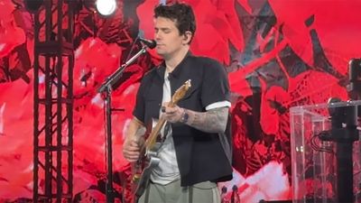 John Mayer plays a Telecaster, taps through a solo, and tackles some of Dead & Company’s final shows with only three fretting fingers following serious finger injury