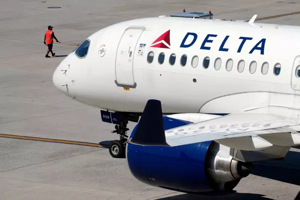 Delta flight forced to turn around over Atlantic due to lightning strike