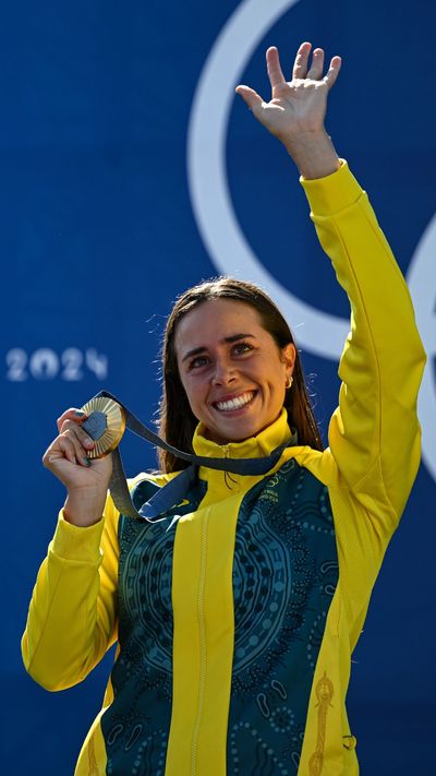 Jess Fox Leaps Into The Water To Celebrate Sister, Noémie Fox’s Olympic Win