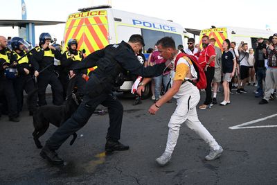 Far-right riots continue in UK, nearly 400 arrested in week of violence