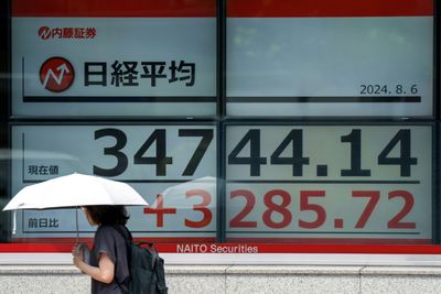 Tokyo's Nikkei Index Closes Up 10.2% After Previous Day's Record Fall