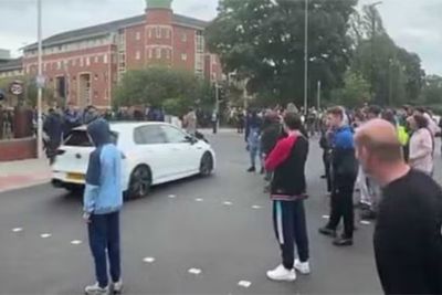 Far right thugs stop cars to check if drivers are white before letting them pass