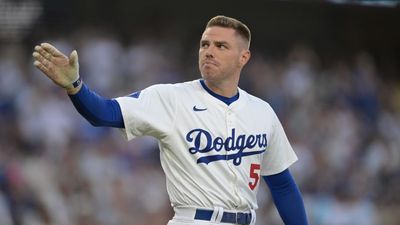 Freddie Freeman Receives Standing Ovation in Emotional Return to Dodgers