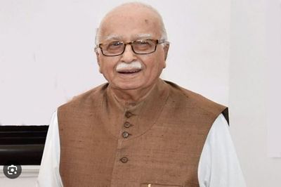 BJP leader Lal Krishna Advani admitted to hospital, kept under observation