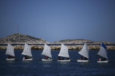 Women's Dinghy Medal Race Delayed Due To Low Winds