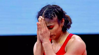 Historic! Vinesh Phogat becomes first Indian woman wrestler to reach Olympic final, assures at least a silver