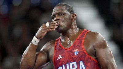 Cuban Wrestler Mijaín López Retires in Cool Fashion After Fifth Straight Gold Medal