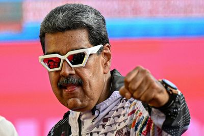 Maduro Attacks Social Media, Claims 'Cyber-fascist' Coup Bid