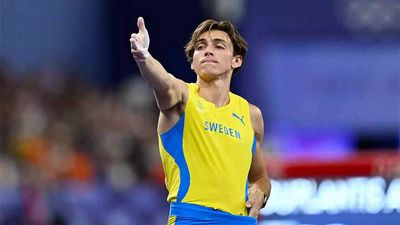 When Armand Duplantis did the 'Yusuf Dikec pose' at Paris Olympics