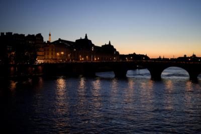 Paris Open Water Swimmers Brave Seine River Pollution Concerns