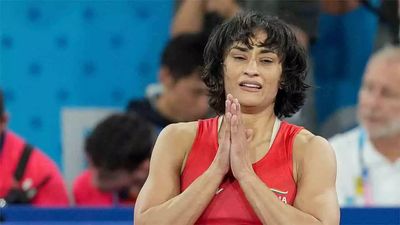 India must protest 'very, very strongly' against Vinesh Phogat's disqualification: Sunil Gavaskar