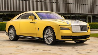 The Latest Rolls-Royce One-Off Is an Extremely Yellow Spectre