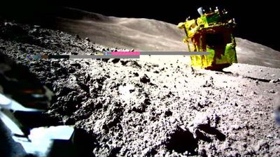 NASA moon probe plays laser tag with Japanese lunar lander