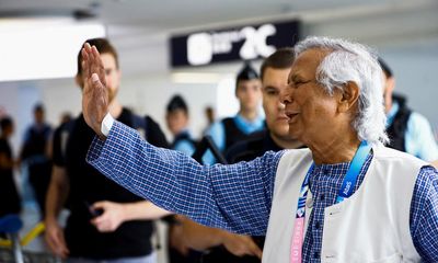 Nobel laureate Muhammad Yunus urges peace as he is sworn in as Bangladesh leader