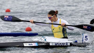 Aussie sprint kayakers safely advance in Paris