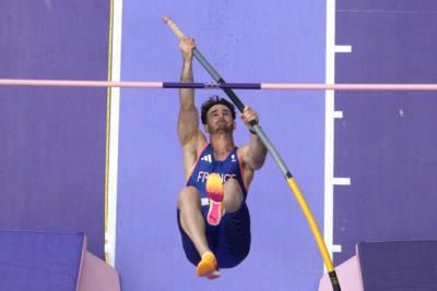 Six Athletes Eliminated In Pole Vault Competition In Paris