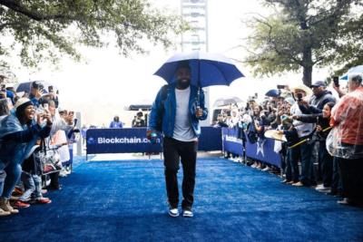 Ezekiel Elliott Makes Stylish Entrance, Excites Fans With Arrival