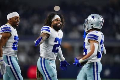 Ezekiel Elliott And Teammates Celebrate Victory With Smiles