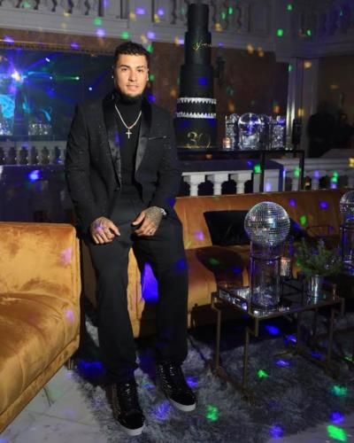 Javy Báez Stuns In Sophisticated Attire, Radiating Charisma And Elegance