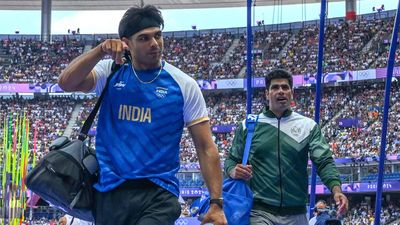 Neeraj Chopra vs Arshad Nadeem: 'Yeh gold medal hum jeetenge', say Pakistan cricketers - Watch
