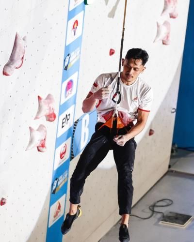 Veddriq Leonardo Wins Gold In Men's Speed Climbing Event