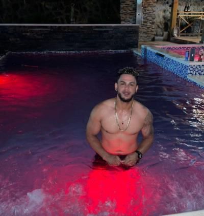 Juan Lagares Finds Tranquility By The Pool